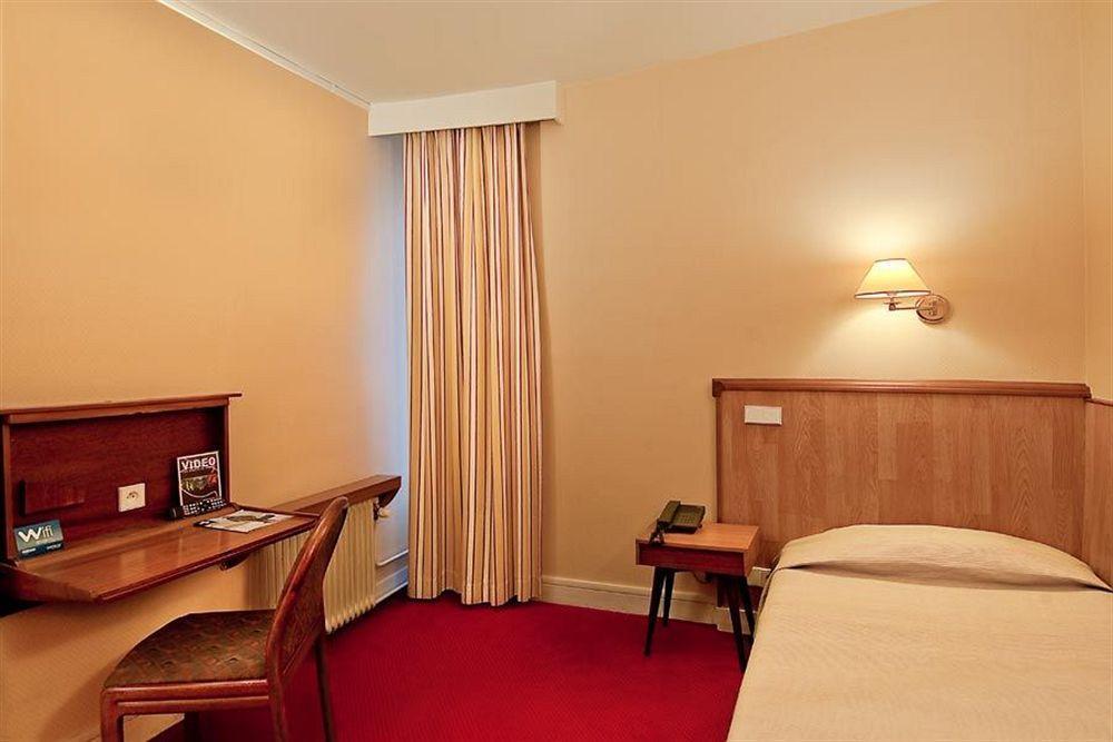 แอล เควซท์ โฮเต็ล Hotel ปารีส ภายนอก รูปภาพ