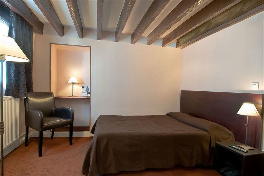 แอล เควซท์ โฮเต็ล Hotel ปารีส ภายนอก รูปภาพ